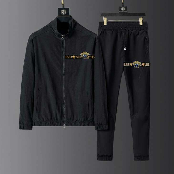 Picture of Versace Sweater Suits _SKUVersaceM-3XL12yn31742741